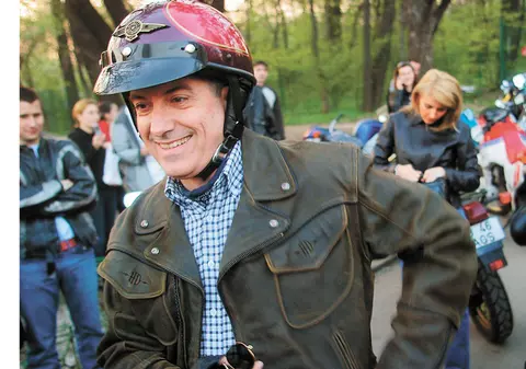 Ei sunt milionarii motociclişti