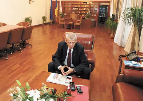 Oprescu lucrează într-o minigrădină botanică