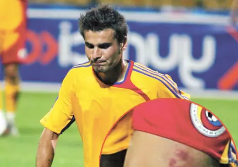 Mutu, probleme la genunchiul stâng