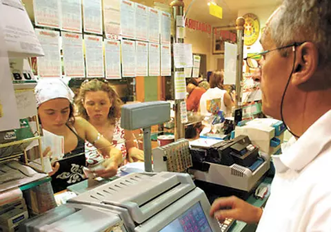 Românii joacă înnebuniţi la loteria italiană