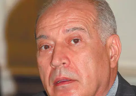 Dan Voiculescu organizează, în Piaţa Revoluţiei, Târgul Tradiţiilor