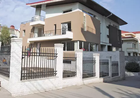 Cămin de 5 stele pentru familia Petrescu