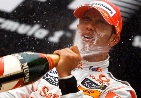 Hamilton a destupat şampania în China
