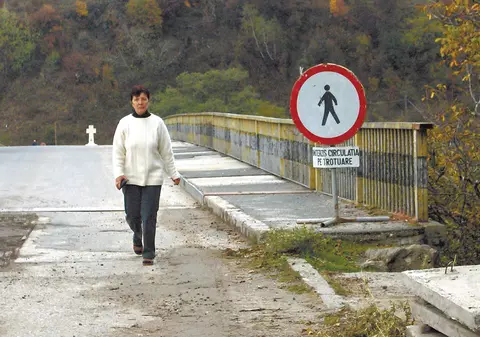 Atenţie, pietoni! Nu circulaţi pe trotuare!