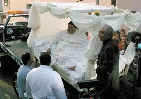 A fost transportat la nuntă cu o utilitară