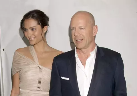 Moşule, ce tinerică ţi-ai tras!