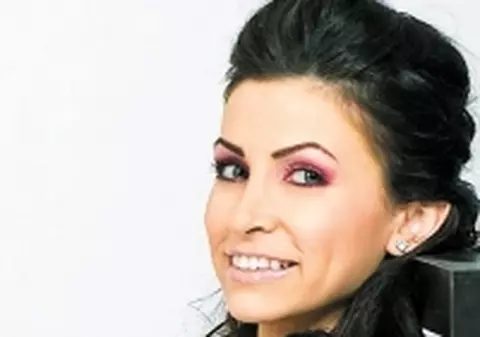 Oana Frigescu e manechin pentru sora ei, la Paris