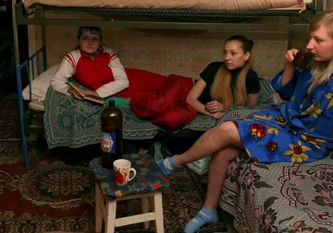 Adolescentele care se uită mult la TV rămân mai uşor însărcinate