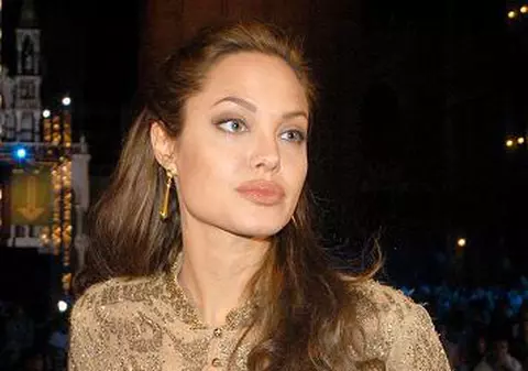 Angelina Jolie slăbeşte cu ajutorul jocurilor video