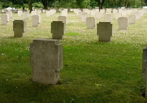 Schelete de bebeluşi, furate din cimitir