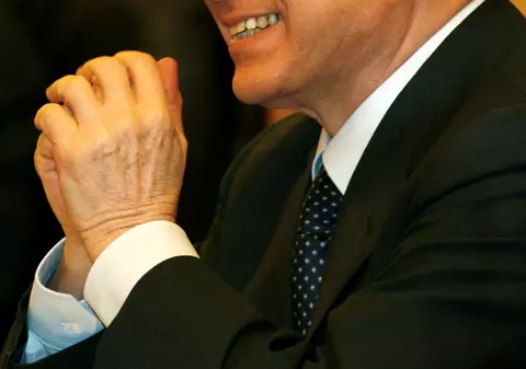 Berlusconi: "Obama e tânăr, frumos şi bronzat"