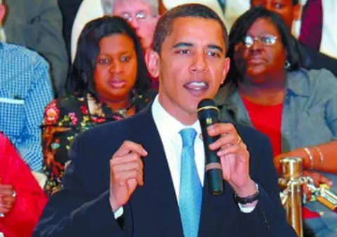 Bush a folosit dezinfectant după ce i-a strâns mâna lui Obama!