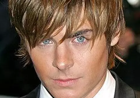 Zac Efron nu şi-a luat ”nasul la purtare”