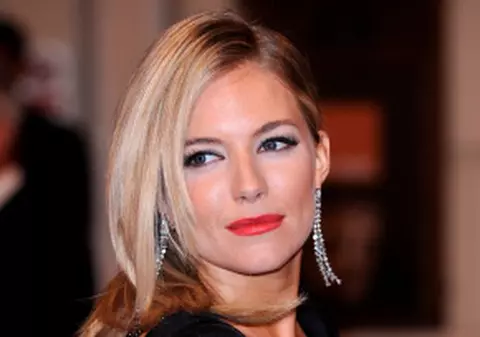 Viaţa privată a Siennei Miller costă 43 de mii de euro