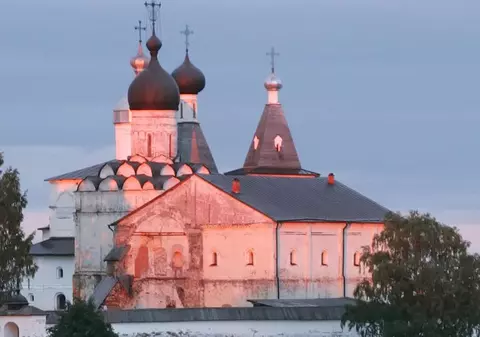 Au furat biserica din temelii