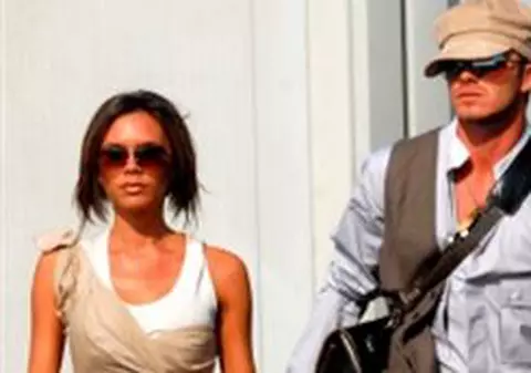 Victoria Beckham se mută la Milano, de frică să nu fie înşelată