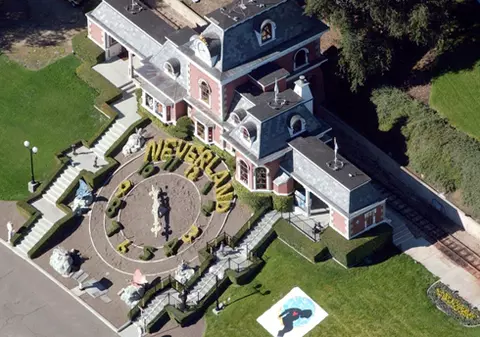 Michael Jackson vinde sau nu Neverland?