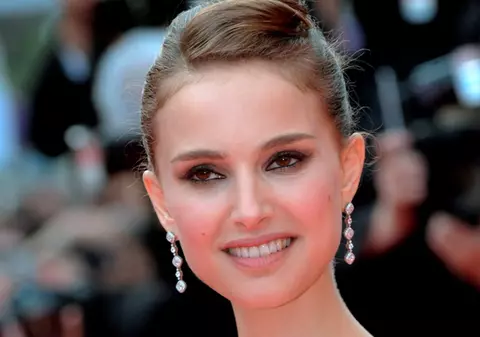 Natalie Portman: ”E un dezastru să stau cu mama şi tata!”
