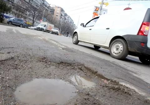 Dacă nu scăpăm de gropi, măcar să ieșim din ele! Un vasluian vrea să ”rupă” piața auto cu invenția sa
