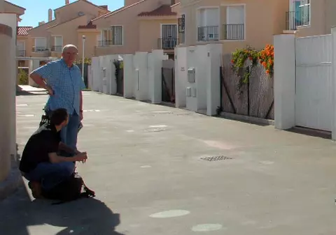 Au stat abuziv într-o casă din Spania