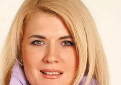 Liana Stanciu ajută  o fetiţă cu probleme cardiace