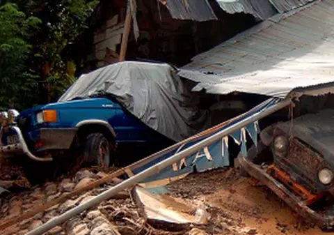 Cutremur de 7,5 grade în Indonezia