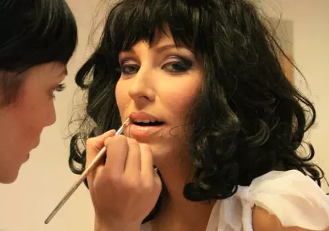 Anca Neacşu, brunetă şi focoasă
