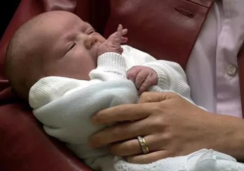 Şi-a sufocat nou-născutul şi l-a pus într-o plasă