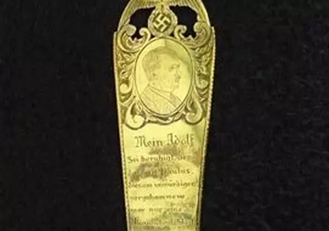 Român, arestat în timp ce încerca să vândă semnul de carte al lui Hitler