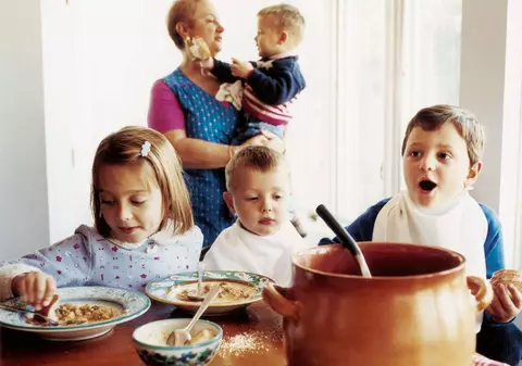 Mai multe familii vor primi alocaţii monoparentale şi complementare