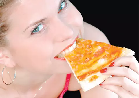 Rezişti uşor la micile tentaţii culinare?