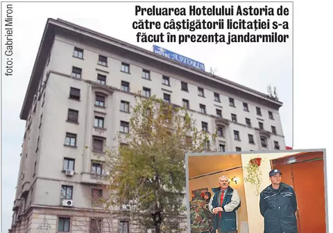 Jandarmii păzesc intrarea Hotelului Astoria