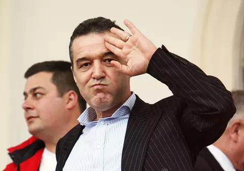 Becali: "Să vină unul să dea banii şi dau Steaua"
