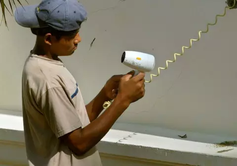 Pe piaţa neagră nu se mai vând droguri, ci uscătoare de păr