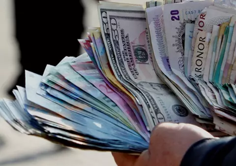 Studiu: bărbaţii vor bani, femeile vor să aibă realizări profesionale