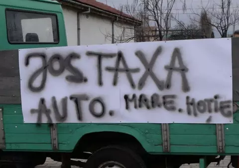 Mii de şoferi au protestat azi împotriva noii taxe auto