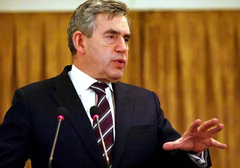 Le-a cerut soldaţilor să se descalţe, după incidentul cu Bush