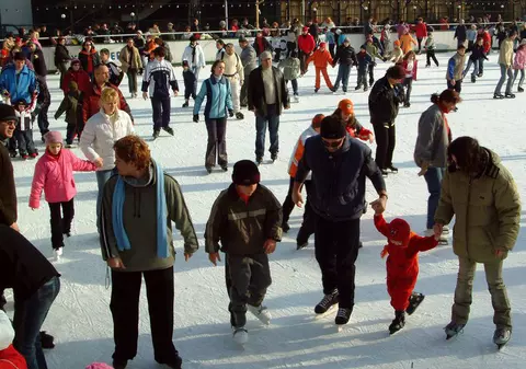 Patinoarele din Capitală, luate cu asalt