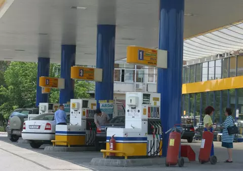 Petrom ieftineşte carburanţii