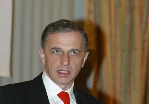 Legea CSAT a fost modificată pentru Geoană