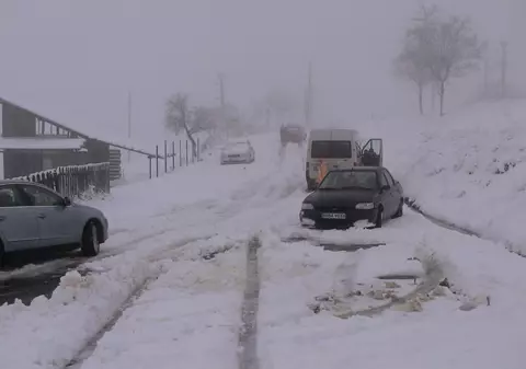 Zăpadă de 20 de centimetri în Mehedinţi 