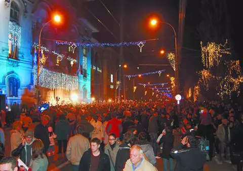 Luminiţele de Crăciun din Bucureşti vor fi aprinse pe 5 decembrie, la ora 19.00