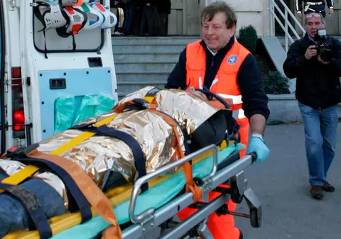 Au bătut un italian de l-au băgat în comă 