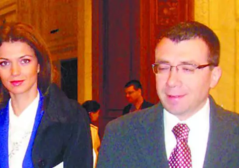 Ce cuminţi stau la poză !