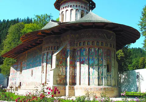 L-a convins pe Ştefan cel Mare să zidească Putna şi Voroneţ