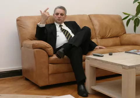 Sârbu dă afară oamenii lui Văcăroiu 