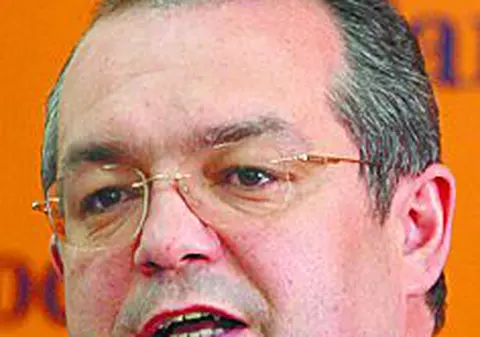 Boc şi Geoană şi-au împărţit caşcavalul