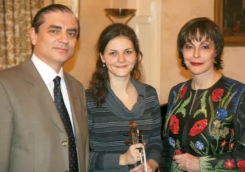 Prinţul Paul de România ajută studenţii români