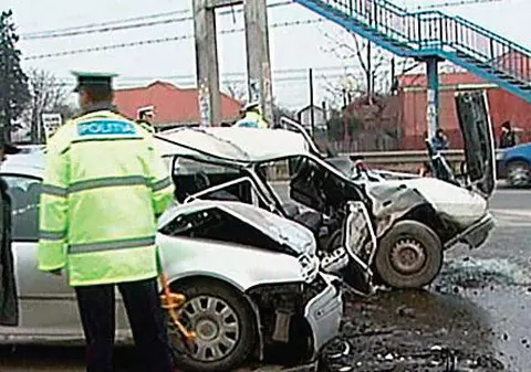 Tâncăbeşti, drum blestemat: 3 morţi lângă pasarela ucigaşă