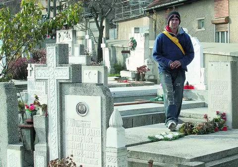 S-a mutat în cimitir